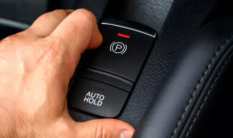 Какво се случва ако задействате електронната ръчна спирачка в движение (ВИДЕО) - 1