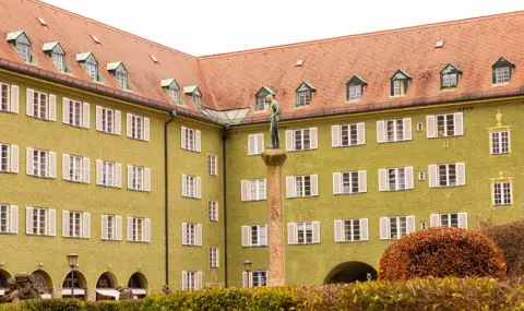 Germans make record donations to evicted tenants  - 1