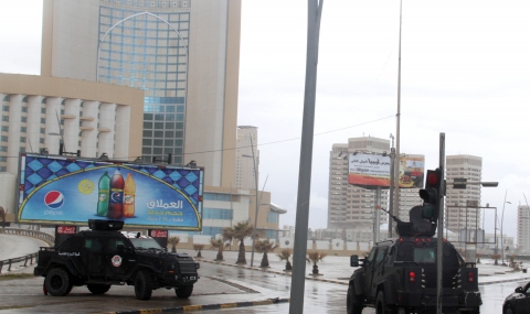 Терористи убиха чужденци и взеха заложници в 5-звезден либийски хотел - 1