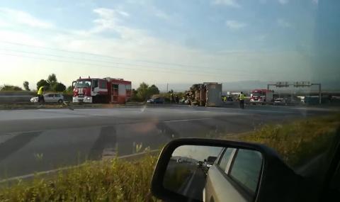 ТIR се обърна на АМ "Люлин" - 1