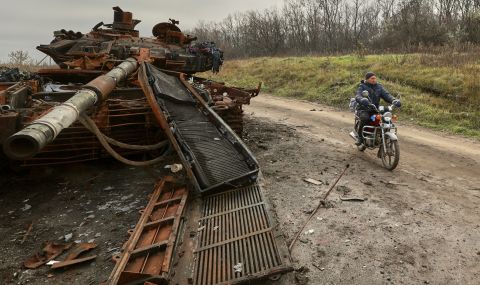 Русия показа колона от танкове, возещи покойници - 1