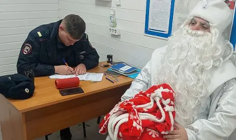 Самозван Дядо Мраз бе арестуван и глобен в Русия за "незаконно предприемачество" - 1