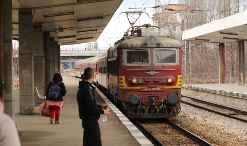 Глобиха хулиган, нападнал възрастен мъж във влака Русе – София - 1