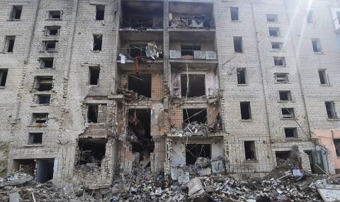 Под опасност от постоянен обстрел: как живеят хората в Николаев днес - 1