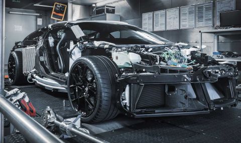 Изкуство на колела: какво се крие под панелите на Bugatti Centodieci? - 1