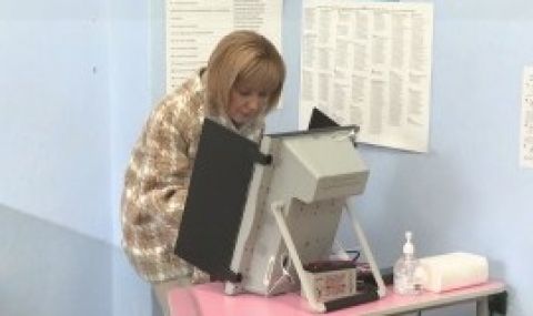Манолова: Гласувах, за да остане в миналото моделът на чекмеджето - 1