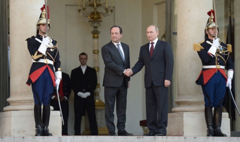 Оланд стисна ръката на Путин, Камерън - не - 1