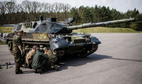 Германия достави на Украйна първите 10 от 100 обещани танка Leopard 1  - 1