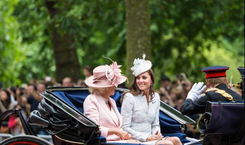 Кралицата и Кейт Мидълтън смълчаха света - 1