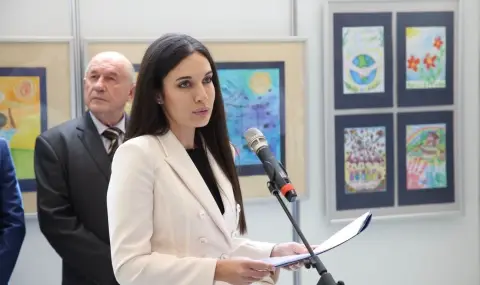 Депутатът от ПБ Александра Вълчева и председателят на Държавната агенция за бежанците Иван Иванов към децата бежанци: Не спирайте да мечтаете!