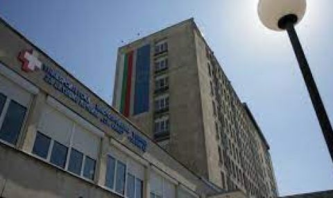 Раненият от мълнията прекара нощта в  УМБАЛ "Св. Анна"  - 1