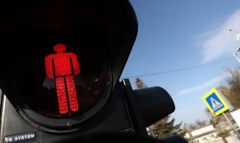 Нерегулирани светофари предизвикаха хаос на оживено кръстовище - 1