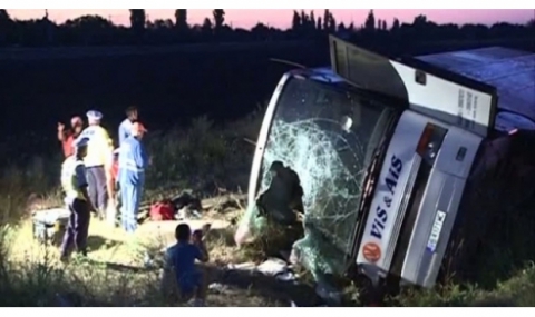 Тежка катастрофа с български автобус в Румъния - 1