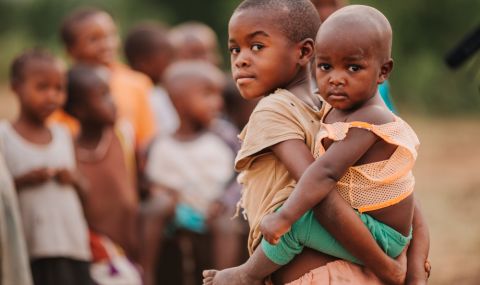 Близо 2 млн. деца в  Африканския рог страдат от тежко недохранване - 1