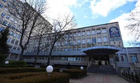 Викове, обиди и хвърлена бутилка срещу медик в болница „Света Анна“ в София - 1