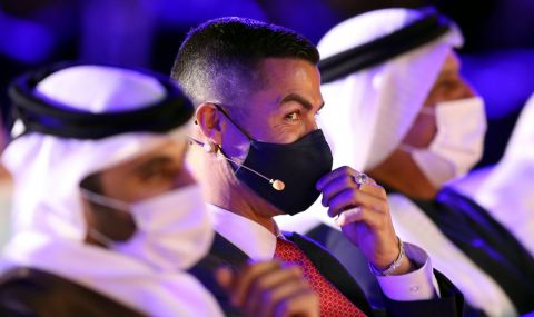 Кристиано Роналдо с бижута за над 2 милиона евро на наградите в Дубай - 1