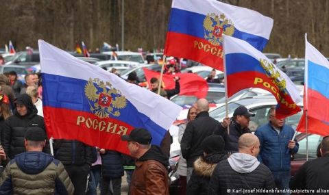 Шествия в подкрепа на Путин и руски знамена в големите градове: Какво става в Германия? - 1