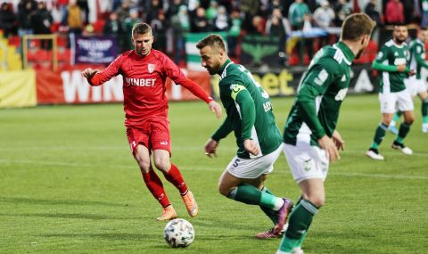 Спартак спечели първата си точка в елита - 1