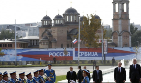 С орден и парад посрещат Путин в Белград (Видео) - 1