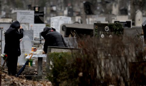 В Добрич размениха телата на починали от COVID-19 – роднините били стъписани на погребението - 1