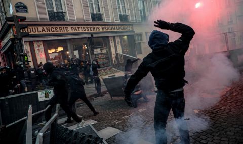 Безредици и арести – масовите протести в Париж продължават - 1