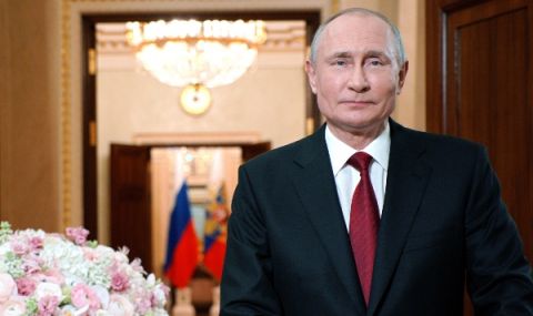 Владимир Путин поздрави дамите - 1