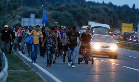 Австрия затвори голяма магистрала край границата си с Унгария - 1