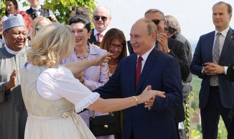 Скандал във Виена! Бивша министърка, която танцува с Путин на сватбата си, напуска "Роснефт" - 1