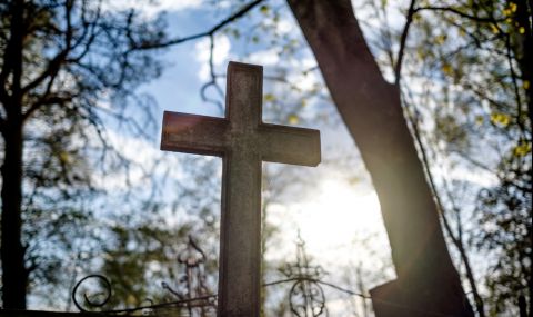 COVID-19 препълни врачанските гробища - 1