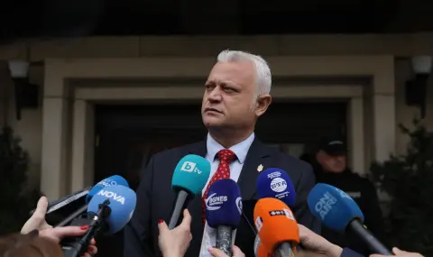 Вътрешният министър: Емилия Русинова многократно е пътувала в чужбина с Петьо Еврото