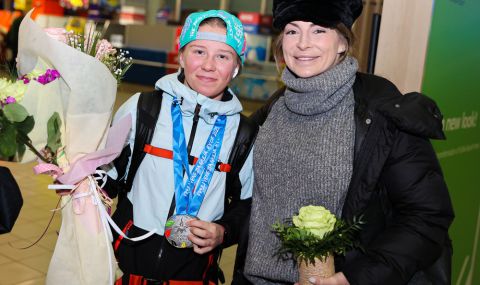 Александра Жекова посрещна своите наследници с медалите от олимпийския фестивал в Италия - 1