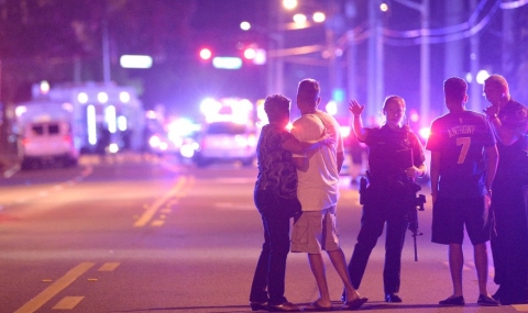 Безразборна стрелба в нощен клуб в Орландо завърши с 50 убити - 1