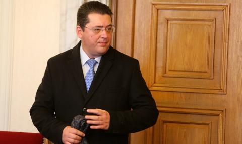 Прокуратурата откри важни документи в кабинета на Пламен Узунов  - 1