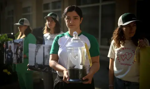 „Грийнпийс“ – България изпрати министъра на енергетиката в Гълъбово - 1