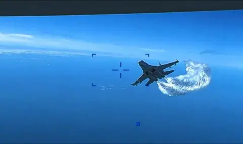 Air tension over the Eastern Mediterranean! Russian Su-35 fighter jet chases French drone (VIDEO)  - 1