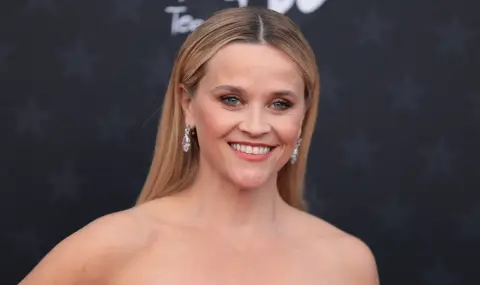 Папараци уловиха Рийз Уидърспун в страстни целувки с финансиста Оливър Хаарман на яхта в Сен Тропе (СНИМКА) - 1