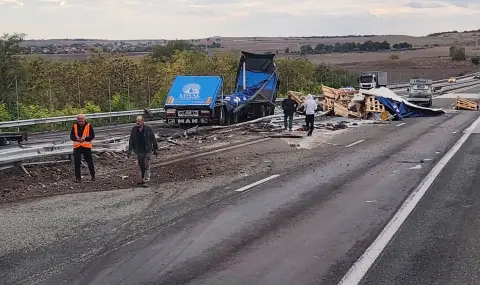 The TIR split in two on the "Maritsa" highway (PHOTOS)  - 1