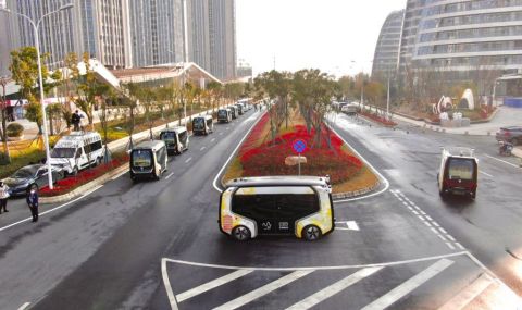 Безпилотни автобуси по улици в Пекин (ВИДЕО) - 1