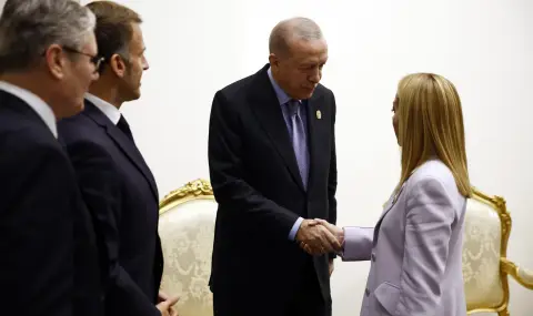 Ердоган посъветва Мелони да спре цигарите - 1