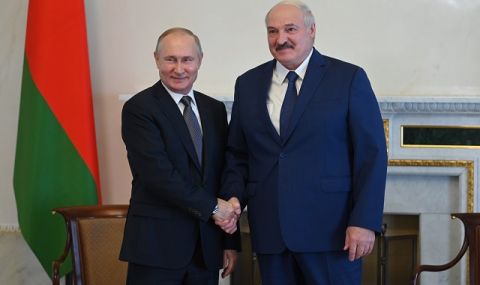 Лукашенко се похвали: Ще подаря на Путин трактор за рождения ден - 1