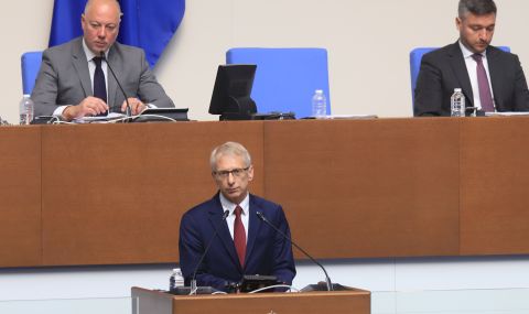 Денков се озъби на Костадинов: Не съм ви подчинен, че да ми казвате какво да правя  - 1