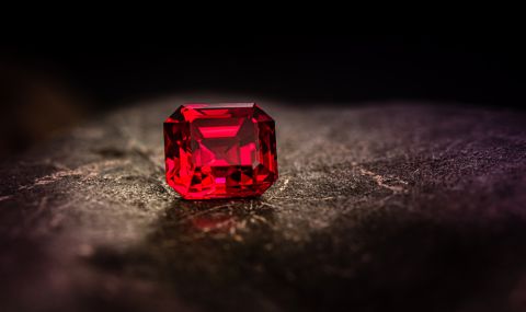 Най-големият рубин, предлаган на търг, ще бъде продаден за 30 млн. долара (СНИМКИ) - 1
