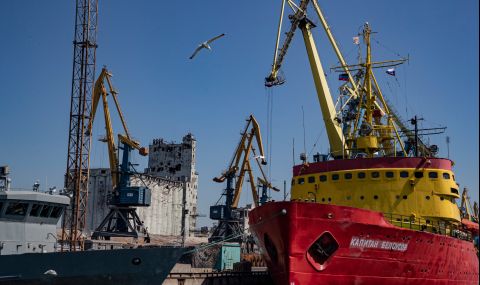 Още два кораба със зърно отплаваха от пристанища в Украйна - 1