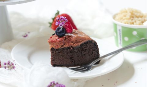 Рецепта на деня: Безглутенова торта с малини и шоколад - 1