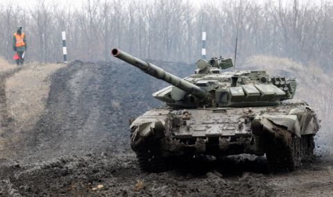 Руски танкове напредват към Киев, украинците взривиха мост, за да ги спрат - 1