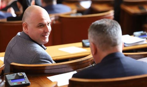Оферта от  €1 млн., за да се разцепи парламентарната група на Слави Трифонов - 1