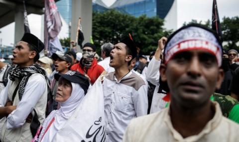 Работници срещу нов закон в Индонезия - 1