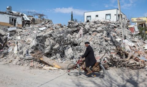 Над 100 млн. тона отломки трябва да бъдат разчистени от зоните на земетресенията в Турция - 1