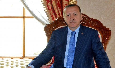 Реджеп Ердоган носи секретни документи на президента Абдула Гюл - 1