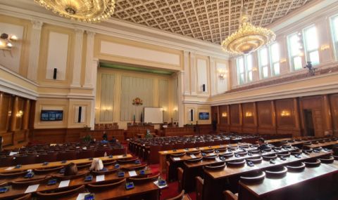 Парламентът ще заседава извънредно във вторник, 31-ви януари - 1